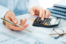 Kalkulation erstellen [Originaltitel: „Business accounting“]&nbsp;&copy;&nbsp;vizafoto / Fotolia